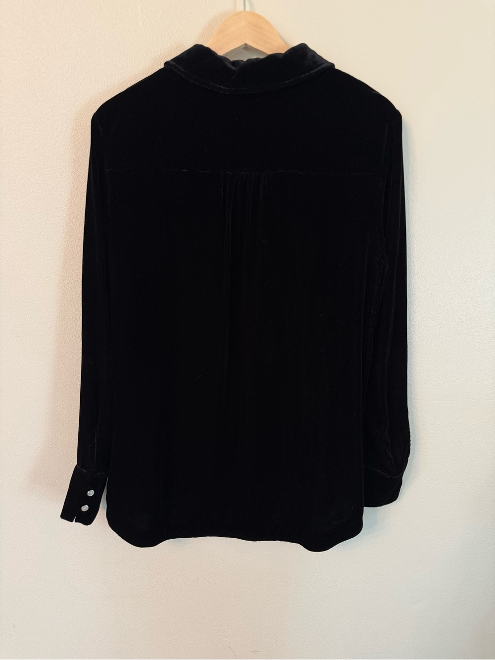 Faherty Stretch Silk Velvet Genevieve Shirt Black Size Large Button Front Blouse - Picture 5 of 8